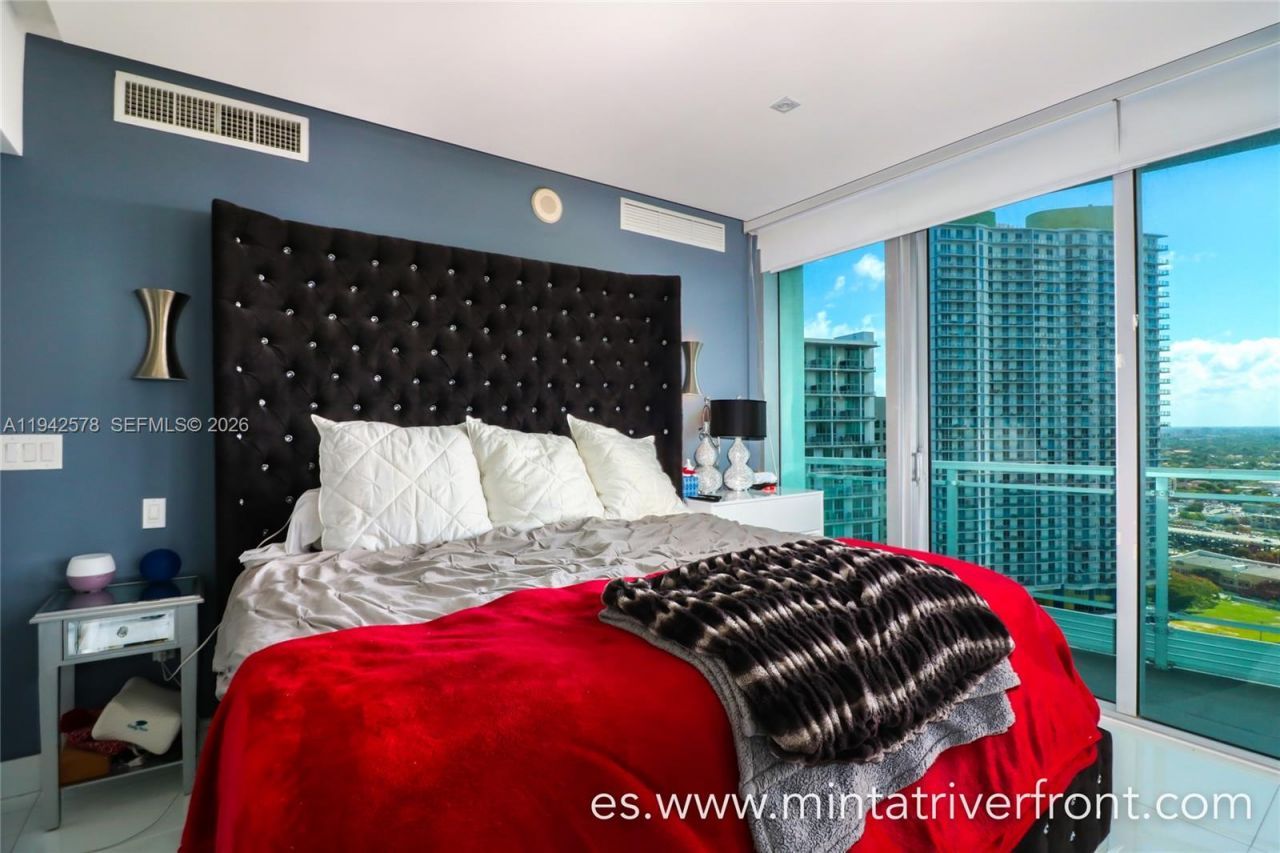 92 SW 3rd St, Unit 3005, Miami, FL 33130 Photo