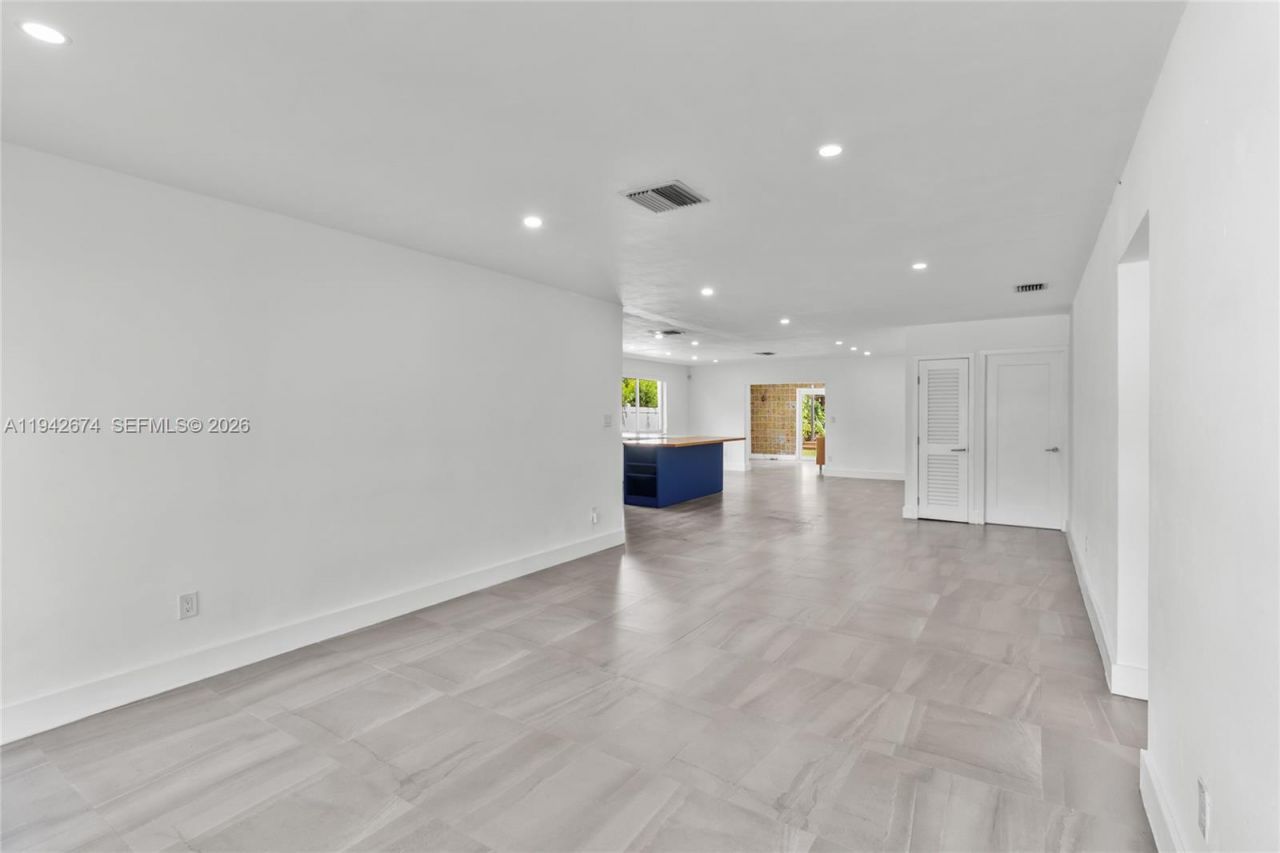 3855 SW 1st St, Miami, FL 33134 Photo