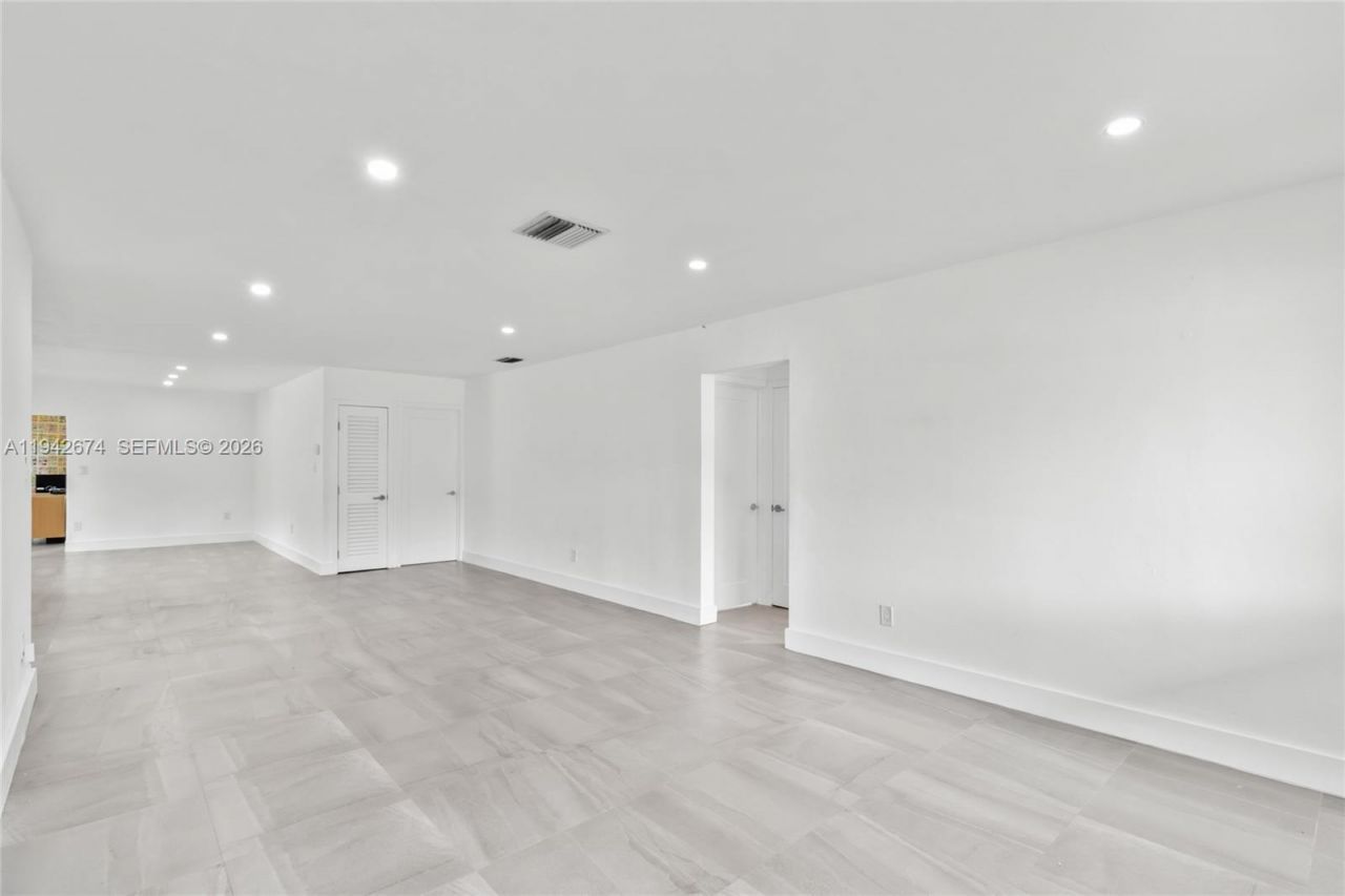 3855 SW 1st St, Miami, FL 33134 Photo