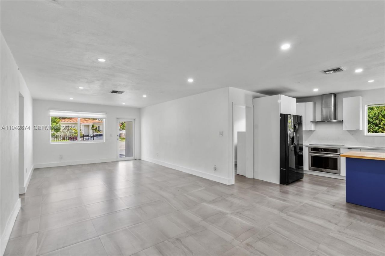 3855 SW 1st St, Miami, FL 33134 Photo