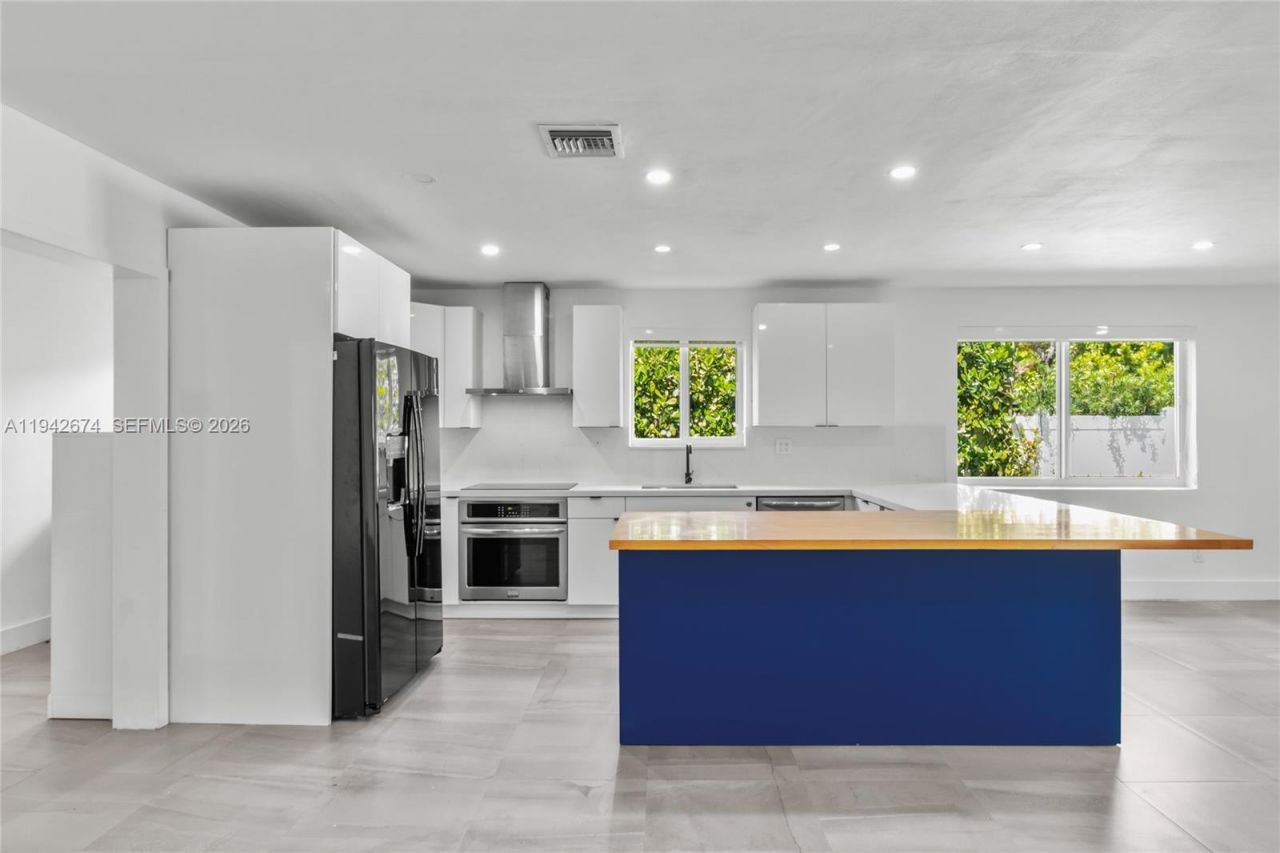 3855 SW 1st St, Miami, FL 33134 Photo