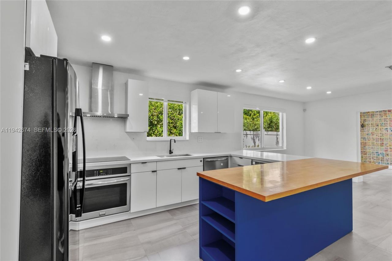 3855 SW 1st St, Miami, FL 33134 Photo