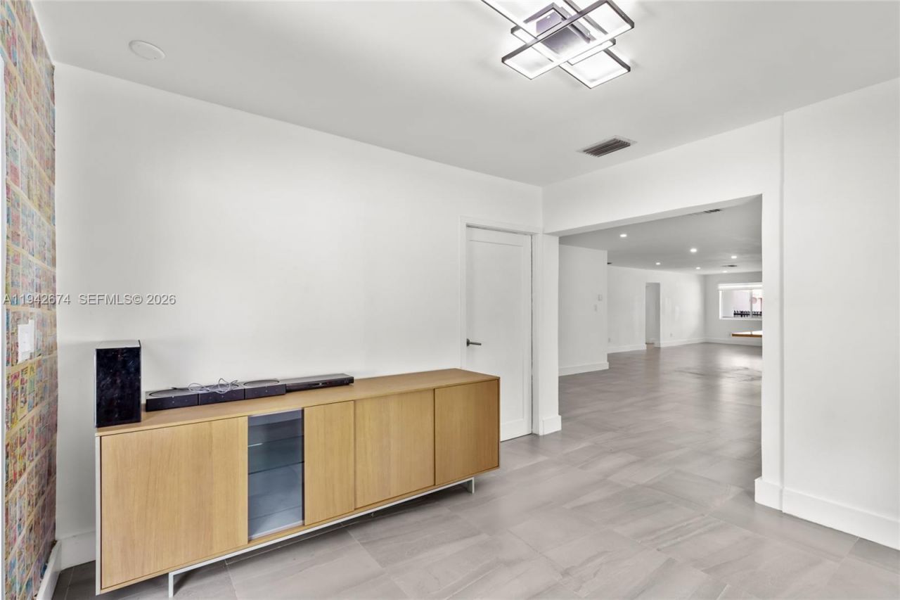 3855 SW 1st St, Miami, FL 33134 Photo