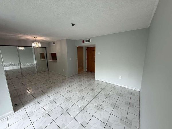 11780 SW 18th St, Unit 106-2, Miami, FL 33175