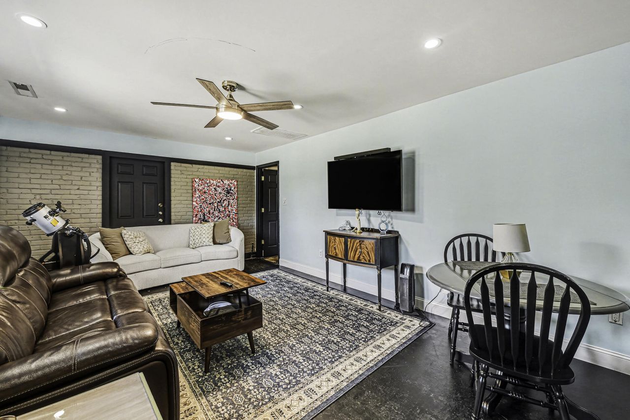 191 Wappoo Road Photo 16