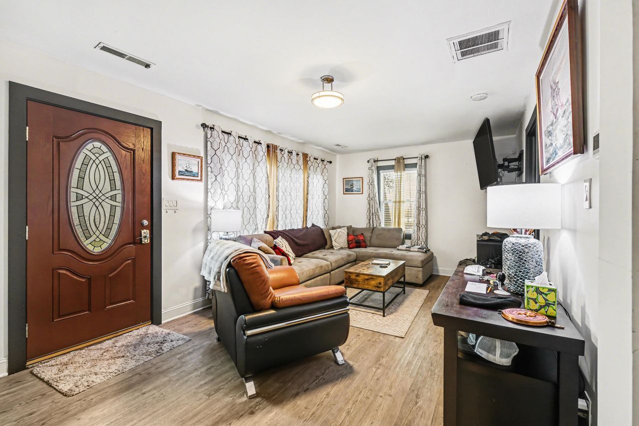 191 Wappoo Road Photo 4