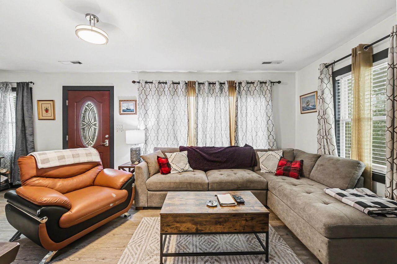 191 Wappoo Road Photo 8