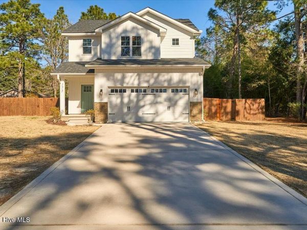 175 W New England Avenue, Pinebluff, NC 28373