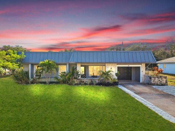 898 SE Evergreen Terrace, Port Saint Lucie, FL 34983