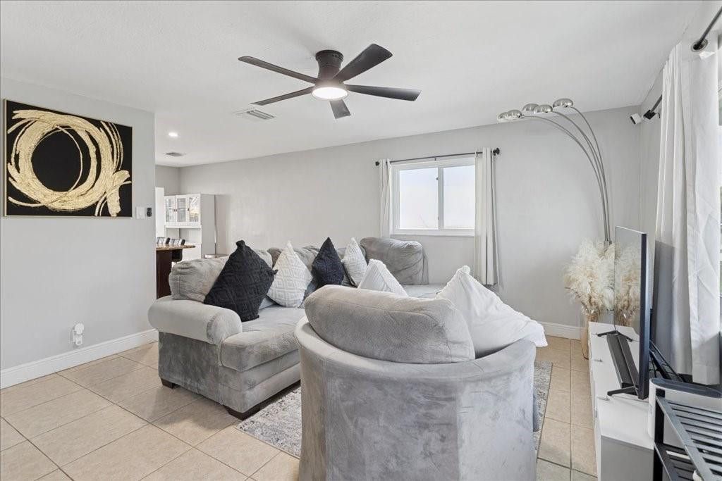 4805 NW 25th Ter, Fort Lauderdale, FL 33309 Photo