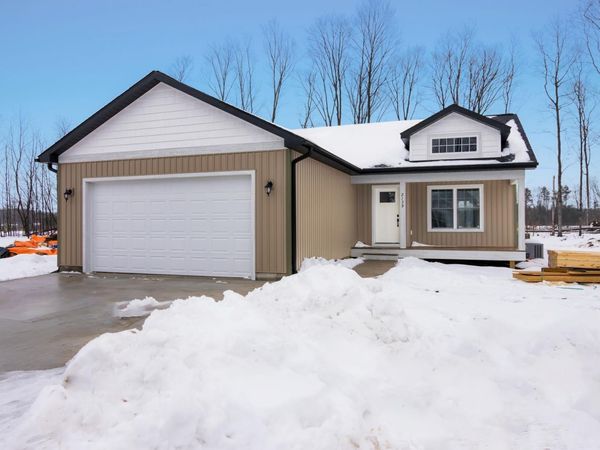 2139 Cottonwood Avenue, Grawn, MI 49637