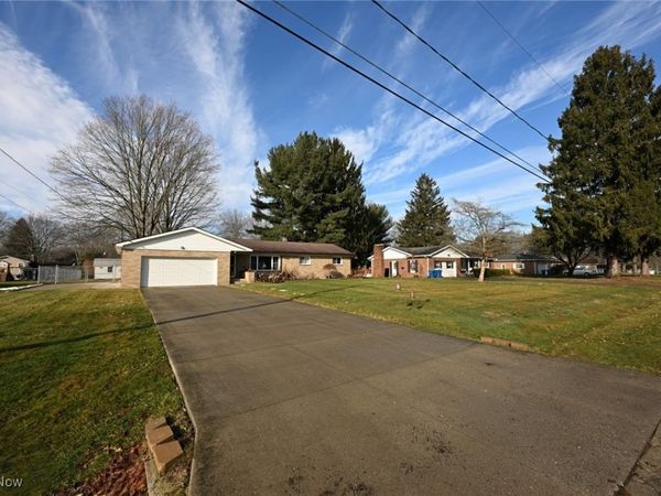 5042 Laddie Drive, New Franklin, OH 44319