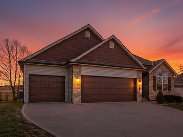 707 Tomahawk Court, Smithville, MO 64089