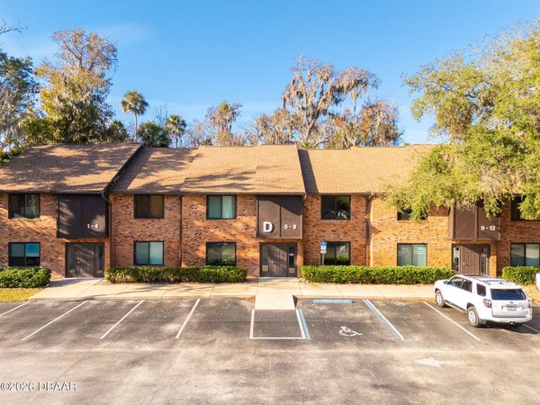 555 W Granada Boulevard, Unit D-8, Ormond Beach, FL 32174