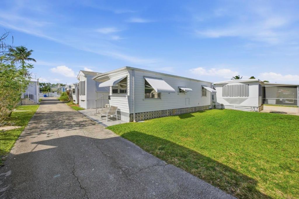 21 Hibiscus Drive, Unit I, Briny Breezes, FL 33435 Photo