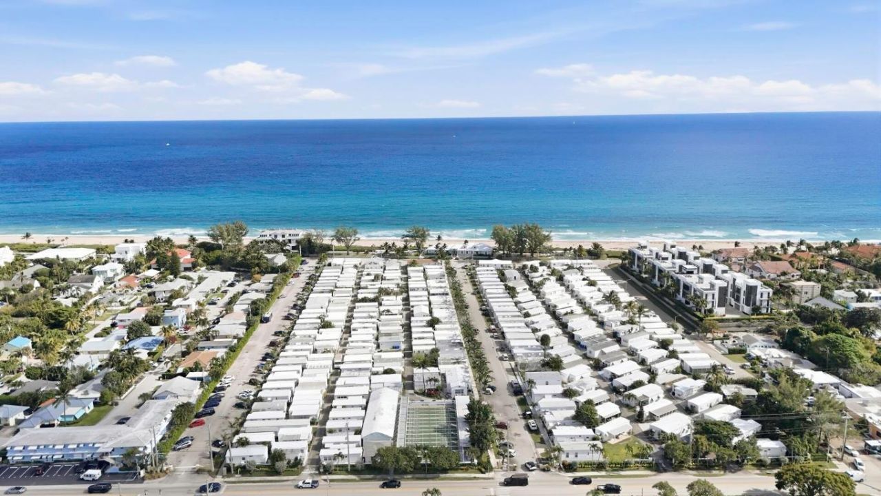 21 Hibiscus Drive, Unit I, Briny Breezes, FL 33435 Photo