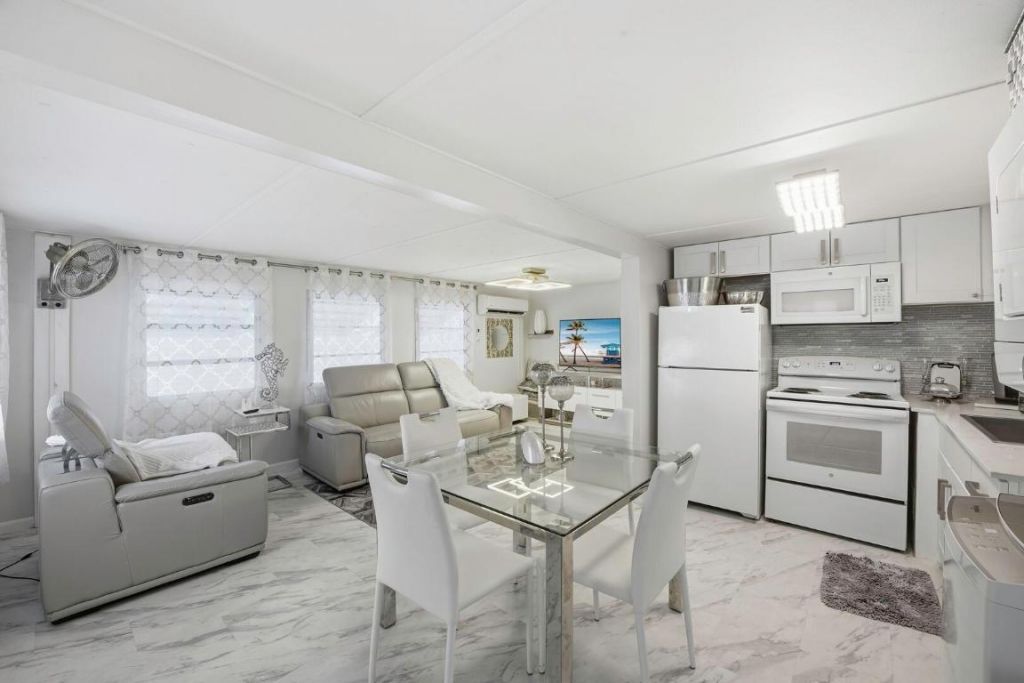 21 Hibiscus Drive, Unit I, Briny Breezes, FL 33435 Photo