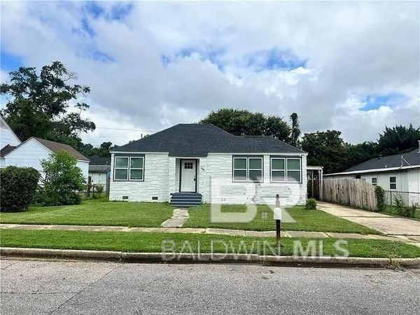 1304 N CLOVERLEAF Circle, Mobile, AL 36605