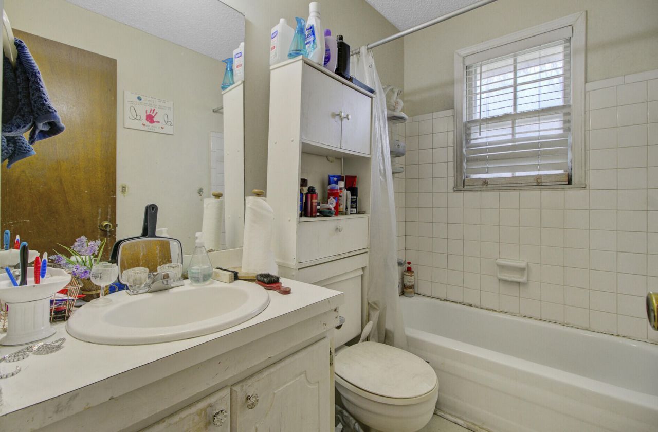 1228 Oaklane Drive Photo 11