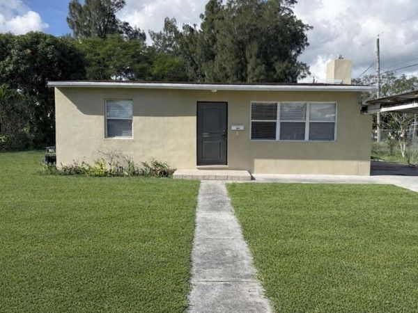 2000 Seminole Boulevard, West Palm Beach, FL 33409