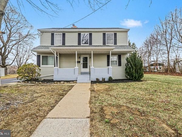 221 N DUKE STREET, HUMMELSTOWN, PA 17036