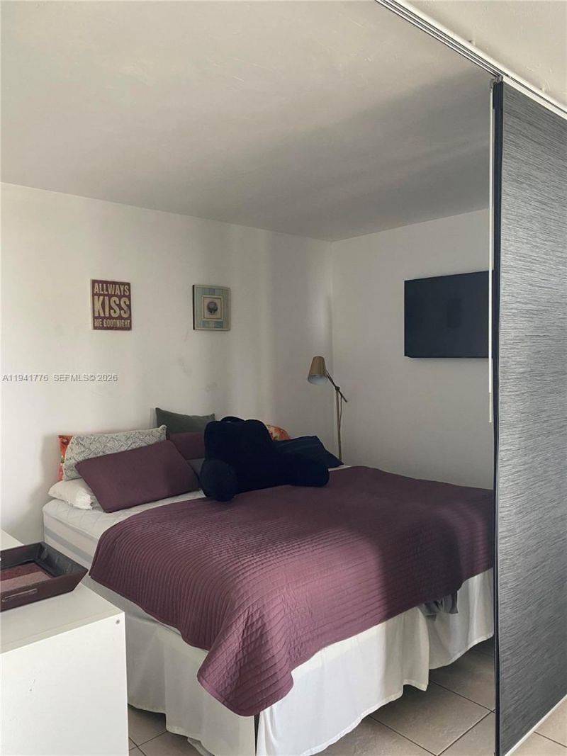 2899 Collins Ave, Unit 1514, Miami Beach, FL 33140 Photo