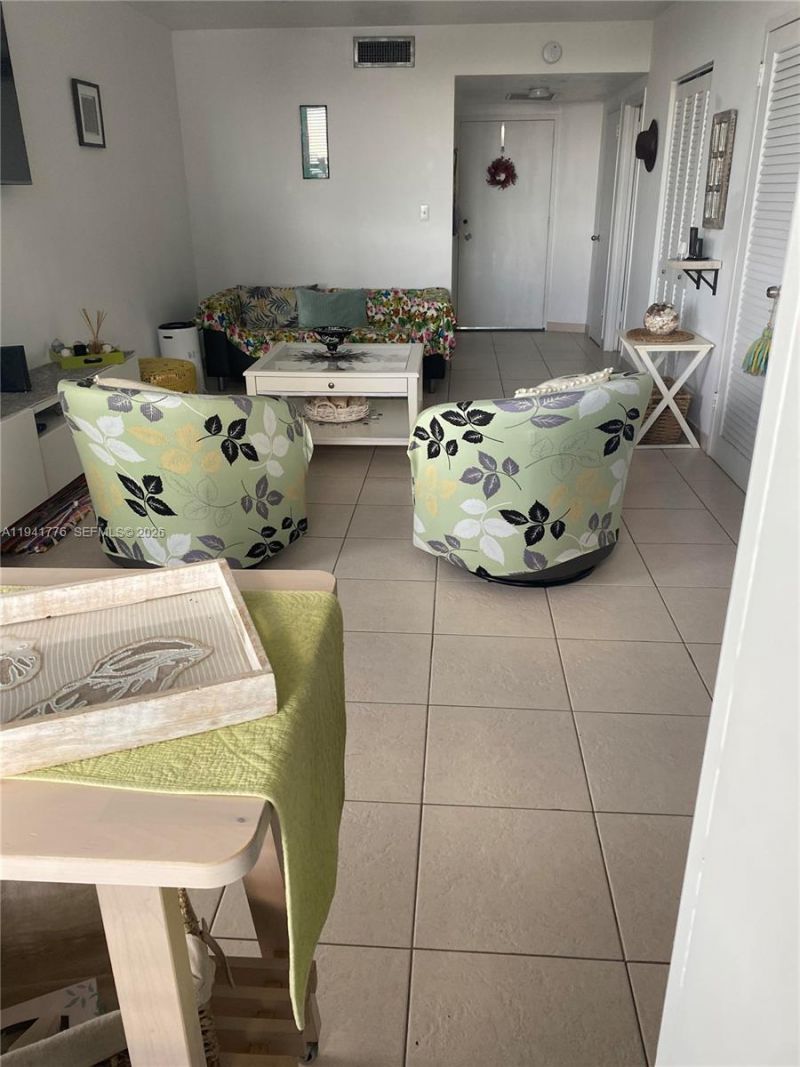 2899 Collins Ave, Unit 1514, Miami Beach, FL 33140 Photo