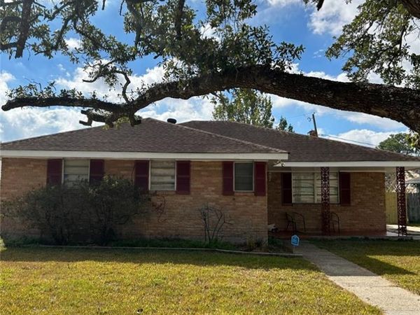 5301 BERKLEY Drive, New Orleans, LA 70131