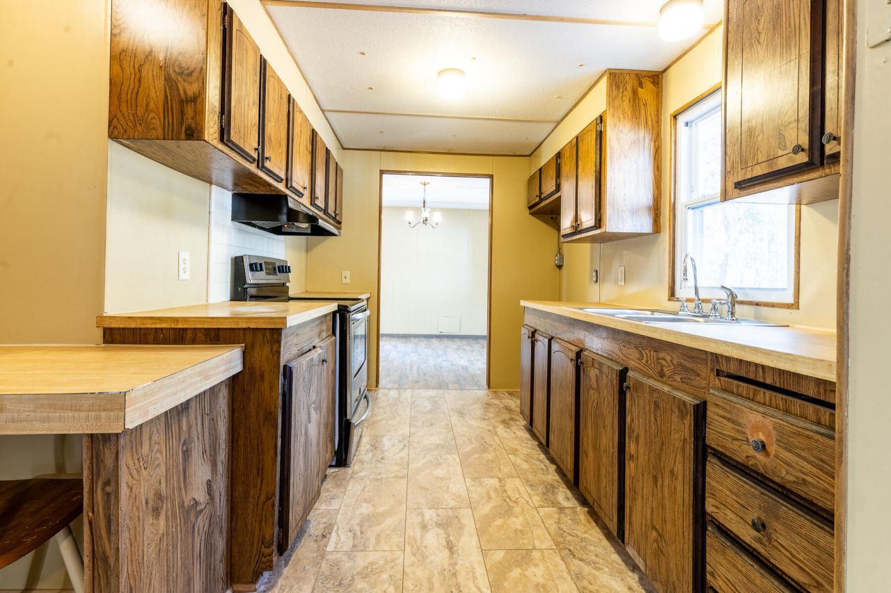 1748 Highway 402 Photo 13