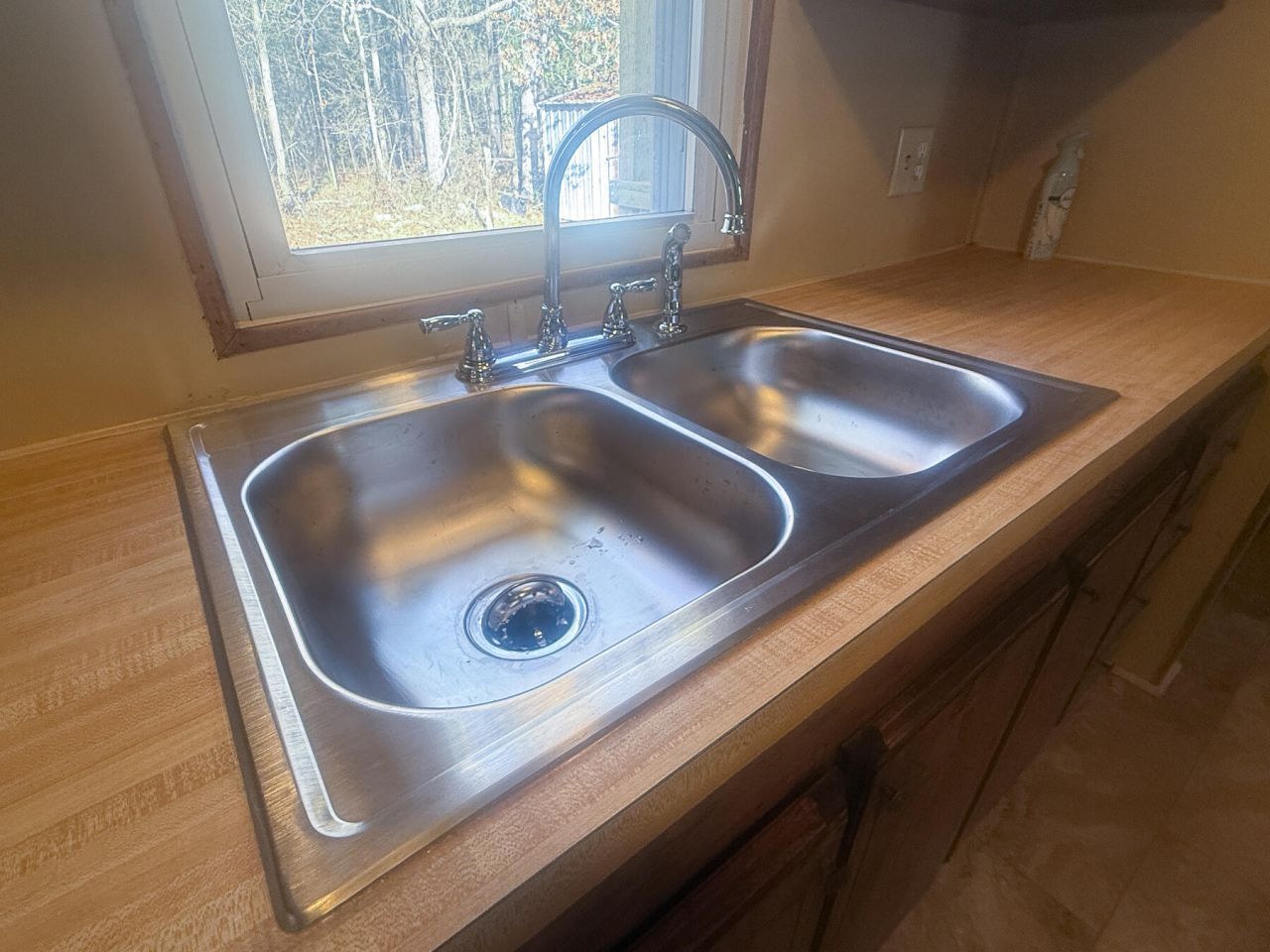 1748 Highway 402 Photo 14