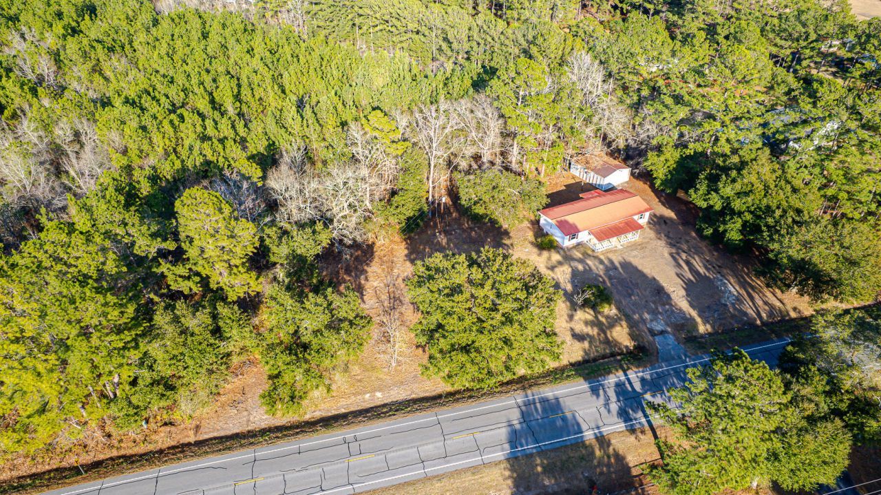 1748 Highway 402 Photo 29