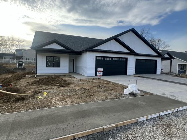 2100 CLARABECK LN, Muscatine, IA 52761