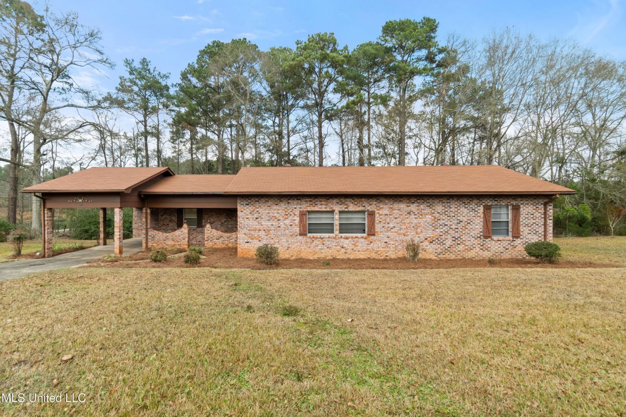 64 Eastview Circle, Laurel, MS 39443 Main Photo