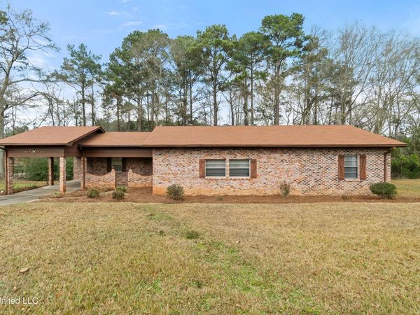 64 Eastview Circle, Laurel, MS 39443