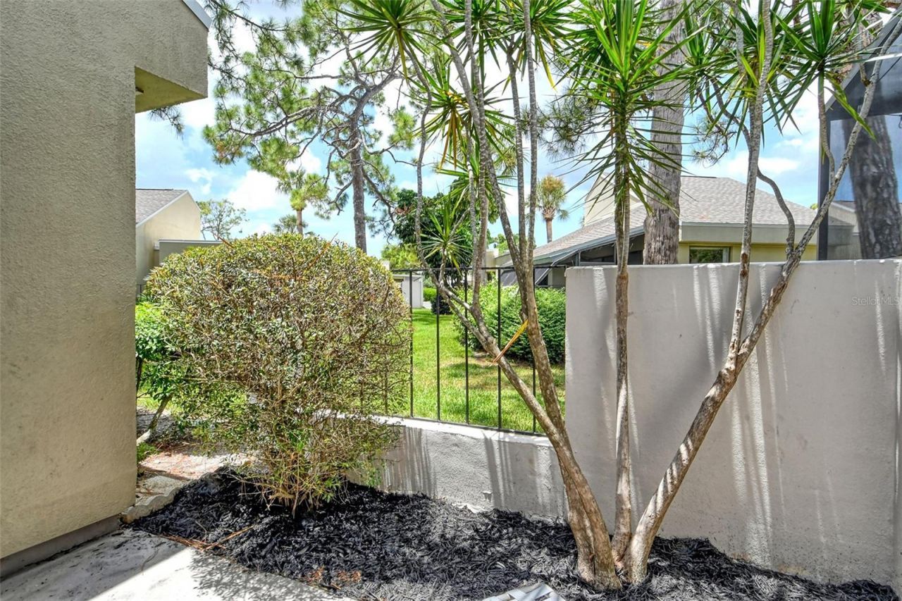 2517 Glebe Farm Close, Unit H-2, Sarasota, FL 34235 Photo