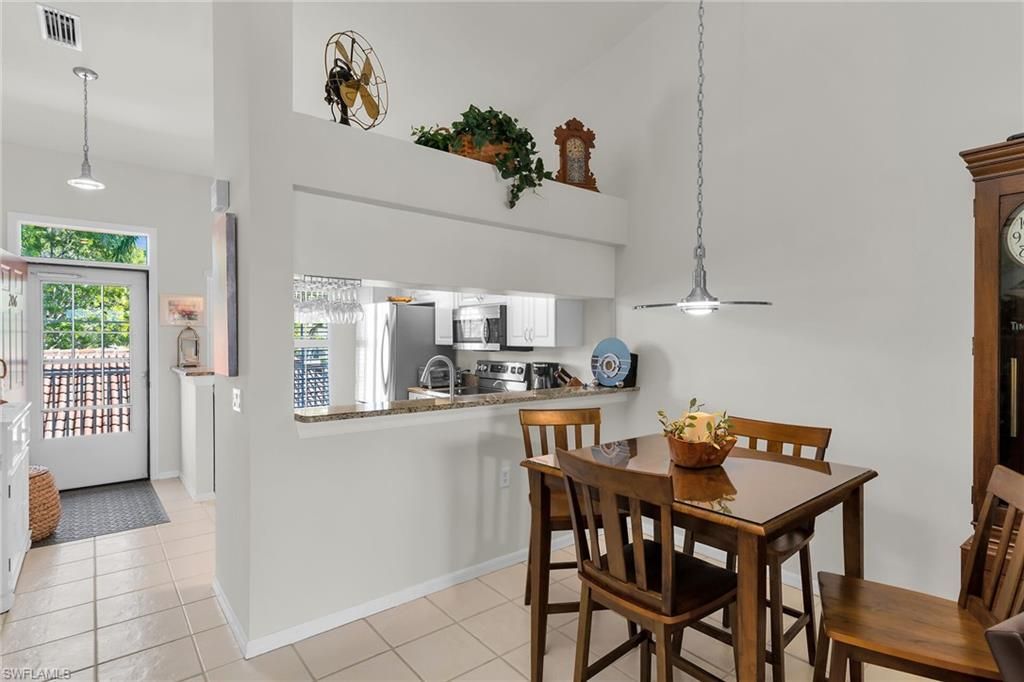 278 Newport Dr, Unit 206, Naples, FL 34114 Photo