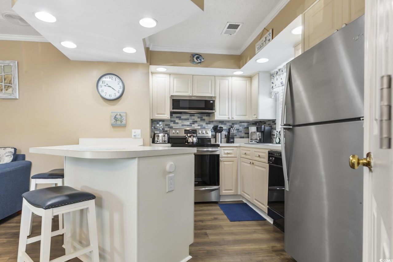 300 Shorehaven Dr. Photo 10