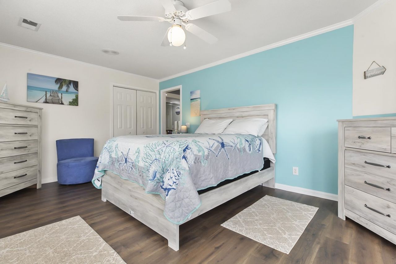 300 Shorehaven Dr. Photo 15