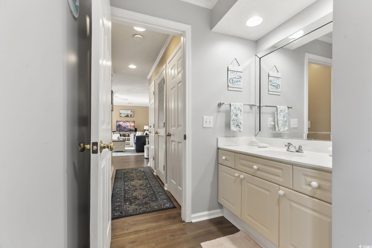 300 Shorehaven Dr. Photo 22