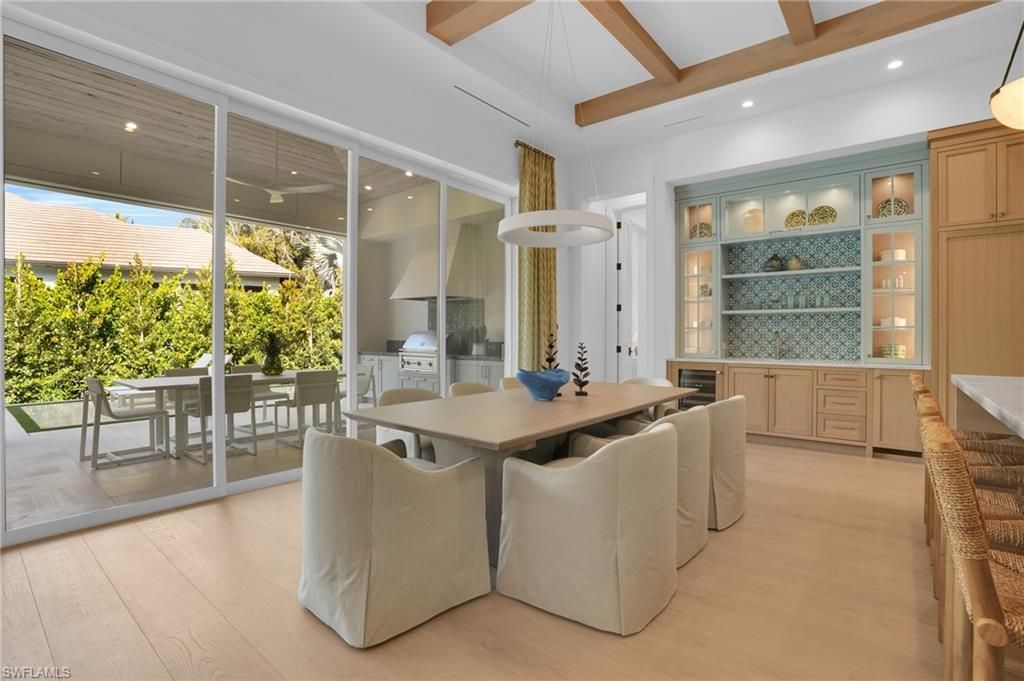 555 Whispering Pine Ln, Naples, FL 34103 Photo