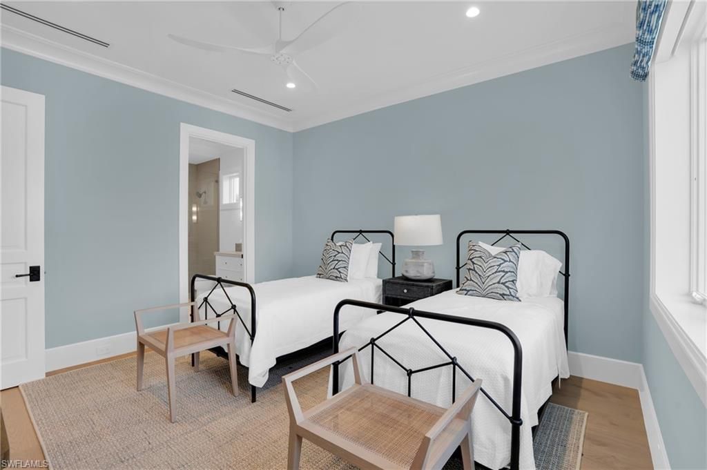 555 Whispering Pine Ln, Naples, FL 34103 Photo