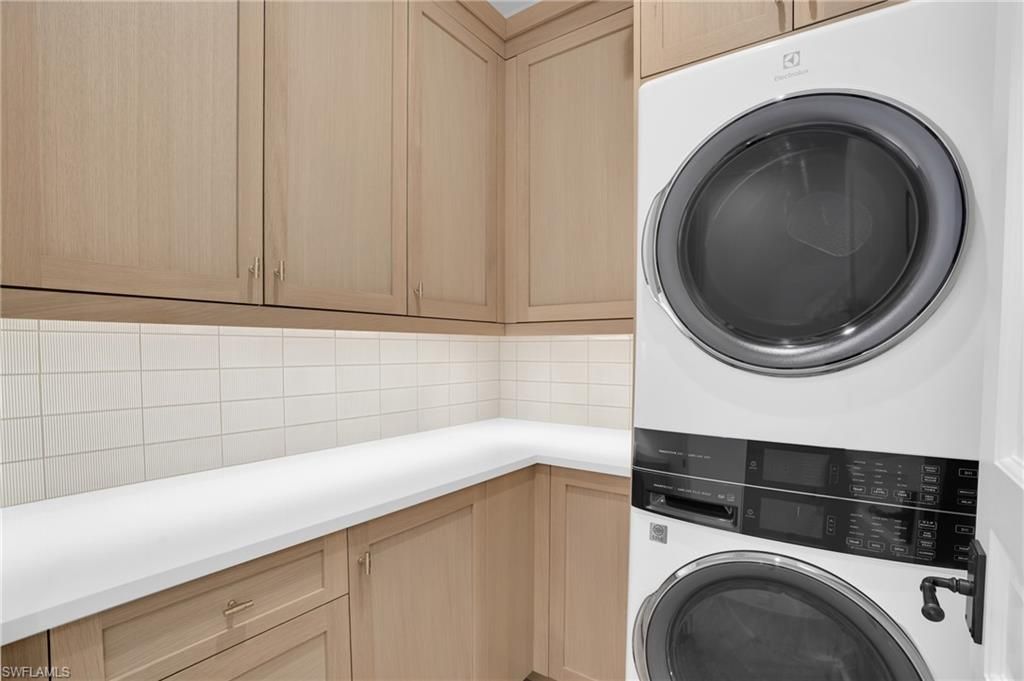 555 Whispering Pine Ln, Naples, FL 34103 Photo