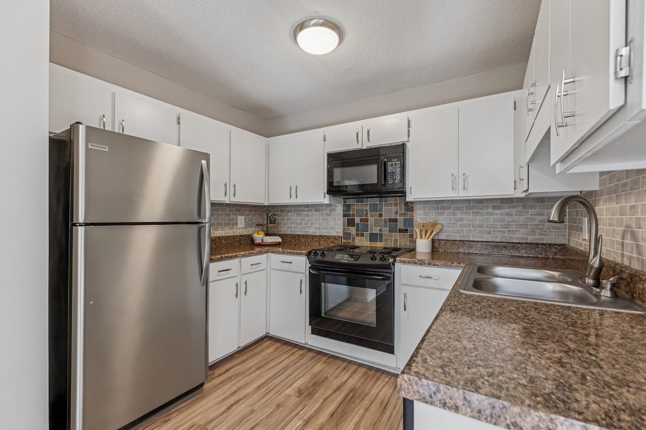 7911 Windfern Court Photo 4