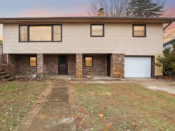 70070 Kenmore Drive, Edwardsburg, MI 49112