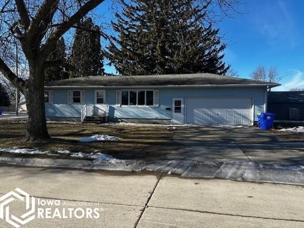 280 5th Avenue SW, Britt, IA 50423