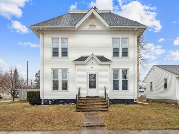 200 E Butler Street, Manchester, IA 52057