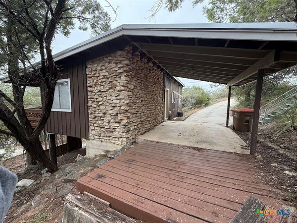 827 Contour Drive, Canyon Lake, TX 78133