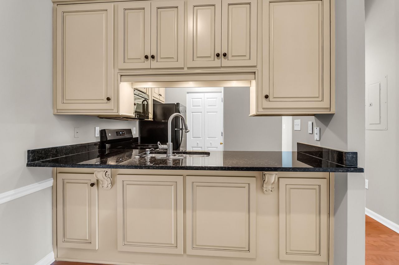 188 Midland Parkway Photo 11