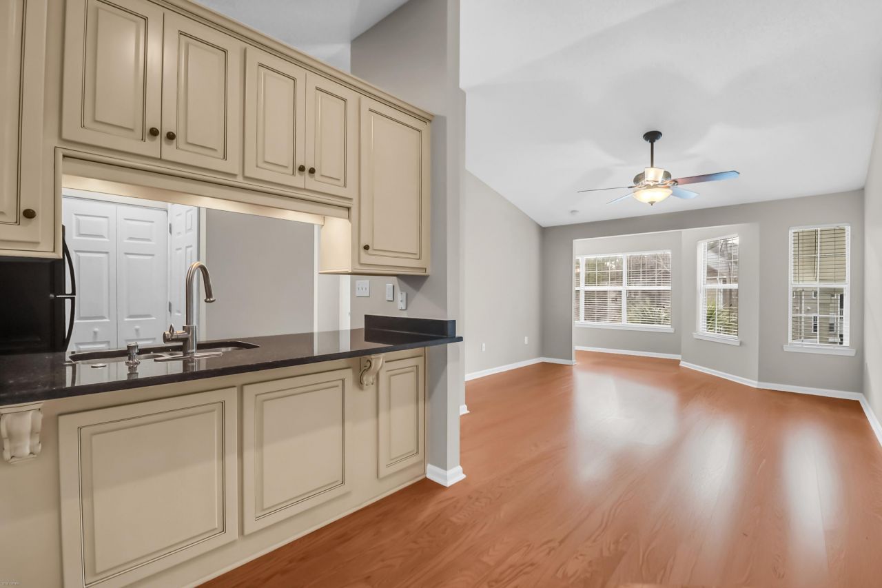 188 Midland Parkway Photo 12