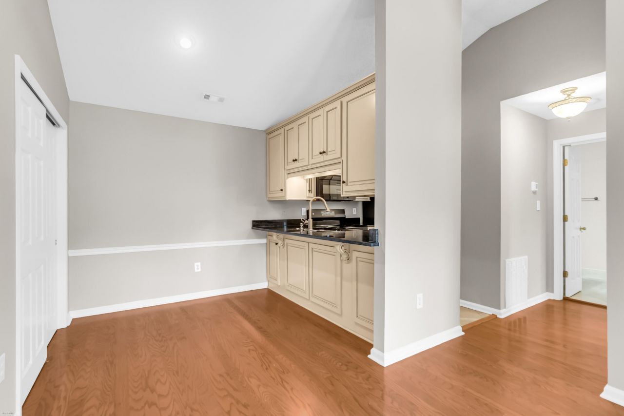 188 Midland Parkway Photo 13